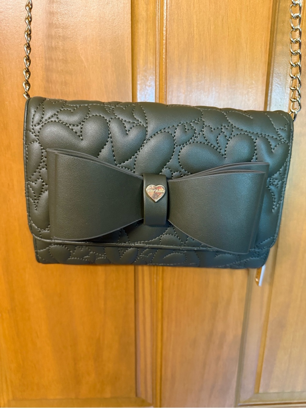 Betsey Johnson Green Quilted Heart Bow Crossbody Bag with Gold Chain